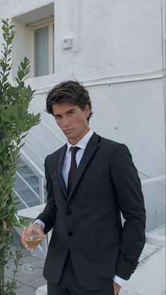 Rich Old Money Aesthetic Men, Old Money Hair Styles Men, Mens Clothing Styles Old Money, Guy In Suit Aesthetic, Old Money Hair Men, Rich Men Outfits, Cute Italian Guys, Old Money Suits Men, Man In Suit Aesthetic