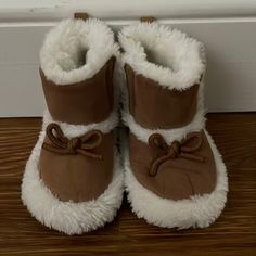 Infant Girls Sherpa Boots Size 6 Soft Sole Nwot White Plush Lined Winter Boots, Winter Slippers With Soft Sole In Synthetic Material, White Plush-lined Boots For Winter, Winter Synthetic Slippers With Soft Sole, White Boots With Plush Lining For Winter, Comfortable Winter Booties With Round Toe, White Winter Boots With Plush Lining, White Synthetic Winter Slippers, Winter Slippers With Soft Sole And Synthetic Material