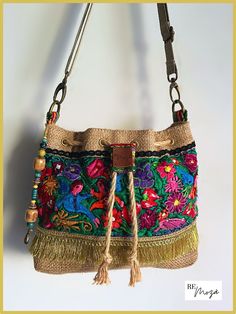 Everyday bucket bag, with small interior bag. Boho-chic style. Bohemian Bucket Bag For Beach, Bohemian Hobo Bag For Spring Travel, Multicolor Handwoven Bucket Bag For Summer, Bohemian Multicolor Bucket Bag For Beach, Spring Bohemian Hobo Bag In Natural Color, Summer Handwoven Multicolor Bucket Bag, Bohemian Natural Hobo Bag For Spring, Bohemian Style Natural Hobo Bag For Spring, Spring Bohemian Natural Hobo Bag