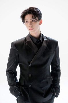 Korean Men Suit, Prom Outfits For Guys, Korean Suit, Suits Korean, Black Suit Men, Men Stylish Dress, Prom Suits, Black Suit