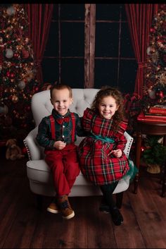 Christmas Mini Ideas, Enfield London, Preppy Kids Outfits, Christmas Session, Christmas Poses, Mini Ideas, Boys Christmas Outfits, Xmas Outfits