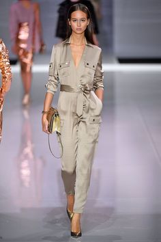 So silky champagne jumpsuit which would look great at any event - causal & party wear - SS18 Ralphh & Russo LFW #sleek...x Beige Jumpsuit Outfit, Jumpsuit Runway, Runway Jumpsuit, Champagne Jumpsuit, Beige Jumpsuit, Embellished Jumpsuit, Ralph Russo, Ralph And Russo, Jumpsuit Outfit