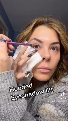 Hooded Eyes Tutorial #rbf #hoodedeyes #eyeshadowtutorial #eyeshadow #eyebags #over40beauty #over40fashion #over40 #eyelinertutorial… | Instagram Hooded Eyeshadow, Hooded Eyes Tutorial, Too Faced Eyeshadow, Eye Tricks, Face Makeup Tips, Eye Tutorial