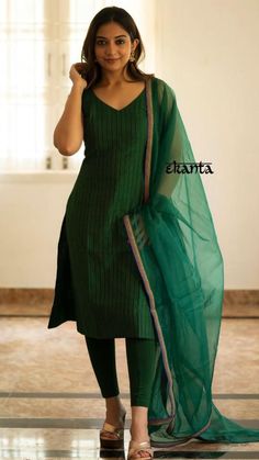 Ethnic Churidar Designs, Chudidhar Top Designs, Cotton Kurta Stitching Ideas Neck, Sleevless Kurti Designs Cotton, Chudi Stitching Designs, Churidhar Designs For Stitching Simple, Sleevless Kurti Neck Design, Kurthi Design Neck, Cotton Salwar Designs For Stitching