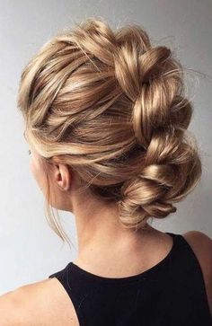 Easy Braid Hairstyle - Hairstyling Ideas #HairStyle Bob Lung, Κούρεμα Bob, Fishtail Braid, Faux Hawk, Effortless Hairstyles, Hair Styles 2017, Penteado Cabelo Curto, Fancy Hairstyles, Older Women Hairstyles