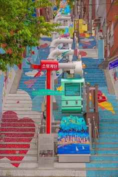 the stairs are painted with many different colors and designs, including an arrow on one side