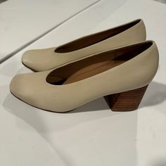 Huma Blanco Salvador Heel Shoe Size 38 Preowned With Heel Wear Square Toe Stacked Heel Reasonable Offers Are Welcome Blanco White, Stacked Heel, Shoes Women Heels, Shoes Heels, Color White, Women Shoes, Square, Heels, Women Shopping