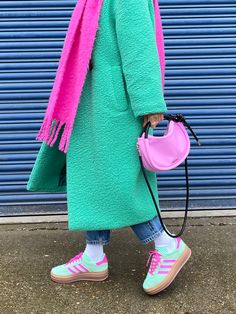 Cool Style Aesthetic, Comfy Outfits Colorful, Womens Colorful Outfits, Colourful Outfits Winter, Colourful Winter Fashion, Fall 24 Fashion, Ganni Bag Outfit, Colorful Outfits Winter, Winter Outfit Colorful