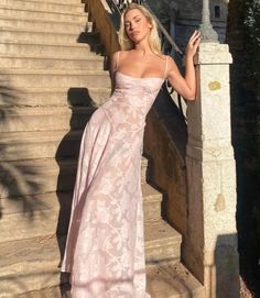 Floral Corset Maxi Dress Pink Floral Lace Maxi Dress, Prom Dress Inspo, Prom Dress Inspiration, Pretty Prom Dresses, Grad Dresses, Mode Inspo, Glam Dresses, Pink Maxi Dress, Lace Maxi Dress