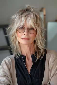 Elevate your look with these 14 fashionable shag haircut ideas for modern women over 50, offering sophistication and trendiness. Don't hesitate - click now to uncover a plethora of stylish looks waiting for you to try. Rocker Hair, Medium Shag Haircuts, Layered Haircuts For Medium Hair, Short Shag Hairstyles, Messy Short Hair, Edgy Short Hair, Shag Hairstyles, Hair Affair, Haircuts For Medium Hair