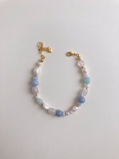 Pearl Bracelet Jewelry, Bracelets Design, Diy Bracelet Designs, Pearl Jewelry Necklace, Dainty Chain, Freshwater Pearl Bracelet, Beaded Accessories, Delicate Jewelry, Girly Jewelry