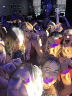 #party #prom #friends #dress #aesthetic #disco #vibes #promdressinspo #smiles Prom Friends, Disco Vibes, Prom Dress Inspo, Dress Aesthetic, Prom, Concert