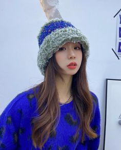 Grey Plush Hat | Lisa - BlackPink Brown Lisa Grey Hair, Kpop Beanie, Jennie Grey Outfit, Lisa Wearing Cap, Lisa Hat Blackpink, Kpop Hat, Blackpink Fashion, Winter Outfits, Grey