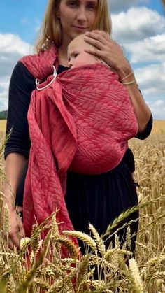 Trias Amaranth Tri Blend Ring Sling by Didymos Details:Color: RubyFabric weight: 250 GSM (medium weight)Material: 74 % Organic Cotton, 13 % Hemp 13 % LinenWeave: Trias (double weave) The shoulder is gathered.SizingSize 1: 170 -180 cm 67 - 71 inchesThe sling tail has a tapered end and the length is measured along the shorter edge. How do you wash your ring sling? Washing instructions