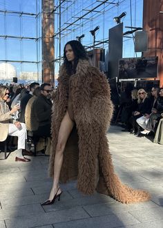 Y2k Photoshoot, Gown Silhouette, Fur Outfit, Nyc Outfits, Concept Clothing, Couture Runway, Fur Fashion, Baddie Outfits Casual, Tall Women