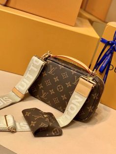 Peta Fashion Lu-Vi bags - 17547 A+ Excellent Quality copies; Contact us if you've any questions in your mind. Fan Fashion, Louis Vuitton Bag, Fashion Statement, Luxury Bags, Contact Us, Clutch Bag, Paper Bag, Louis Vuitton, The Unit