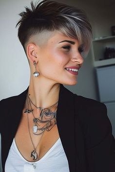 Pixie Shaved Haircut, Edgy Pixie Cuts Thick Hair, Short Straight Hair Women, Slick Hair, Waves Haircut, Short Shaved Hairstyles, Funky Short Hair, Crop Hair, Stylish Hairstyles