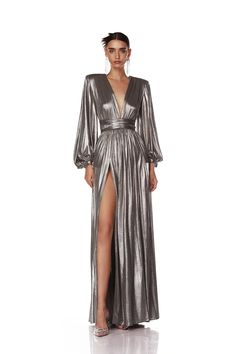 Buy the Beautiful Gorgias Zoe Silver Gown for any kind of party, wedding, and occasion from Bronx and banco. Similar products are available. Gala Dress Long, Silver Maxi Dress, Silver Bridesmaid Dresses, Silver Mini Dress, Bronx And Banco, Cutout Gown, Disco Style, Silver Gown, Gold Gown