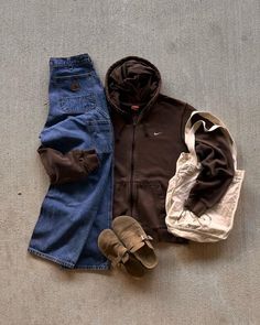 Denim Clogs Outfit, Winter Shoe Aesthetic, Brown Nike Hoodie Outfit, Brown Hoodie Nike, Brown Boston Clogs Outfit, Brown Nike Outfit, Men’s Bags, Hoodies Men Outfit, Carhartt Outfit Men