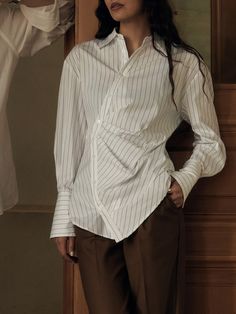 Fitted striped shirt with asymmetrical fastening, unconstructed shape, elongated lines , suitable for flamboyant Natural FN.
link in the pin. Unconstructed Outfit, Architecture Clothes, Asymmetrical Shirt Outfit, Asymmetric Shirt, Asymmetrical Collar Shirt, Modern Tailored Button-up Top, Striped Shirt Outfit, Flamboyant Natural, Button Up Shirt