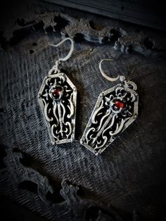 These gothic coffin earrings are handmade pewter sculptures with an antique finish These Coffin Earrings are sold with a surgical steel hooks The little coffin is 3cm top to bottom A set of necklace and earrings is also availlable in my shop These Gothic Coffins are a pewter sculpture of my own creation, i create and work the metal by myself at home. The material used is the finest and highest grade hypoallergenic pewter alloy of 98%tin You can combine many of my creations in an order to save on Vampire Style Metal Pierced Earrings, Gothic Silver Metal Plug Earrings, Gothic Halloween Jewelry With Oxidized Finish, Halloween Gothic Jewelry With Oxidized Finish, Gothic Oxidized Jewelry For Halloween, Nickel-free Vampire Style Dangle Jewelry, Antique Silver Pewter Earrings For Gift, Gothic Metal Plug Earrings As Gift, Gothic Metal Plug Earrings For Gifts