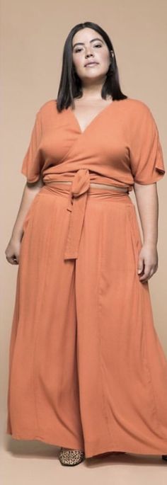 Plus Size Minimalist Wardrobe, Models Life, Minimalist Fashion Summer, Minimalist Moda, Big Size Fashion, Long Dress Plus Size, Big Size Dress, Affordable Plus Size Clothing, Minimalist Fashion Women