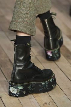 EXCELSIORBLOG Approved footwear files.     #nycstyle #footwear #excelsiorstudios #fashion R13 Boots Outfit, Painting On Boots, R13 Boots, Painted Boots, Boots Accessories, Paris Mode, Dream Shoes, Fall 2017, Mode Inspiration