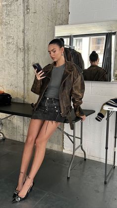 Looks Pinterest, Skirt Outfits Fall, Downtown Outfits, Skandinavian Fashion, Nashville Outfits, Chique Outfits, Looks Street Style, Looks Black, Dinner Outfits