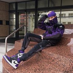 Purple Sneakers Outfit, Jordan 1 High Court Purple, Air Jordan 1 Court Purple, Street Tshirt, Nort Face, Stylish Inspiration, Sneakers Outfit Men, Highsnobiety Fashion, Purple Outfit