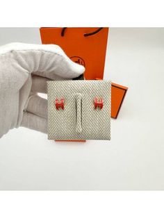 Gender: Women Brand: HERMES Product Name: Mini Pop-Ache Earrings Orange Field Rose Gold H608002FO B8 Bags Alora Code: 81406177 Color: orange Origin: France Orange Field, Timeless Handbag, Chic Me, Luxe Fashion, Love At First Sight, Bags Designer Fashion, Product Name, Exclusive Bag, Handbag Backpack