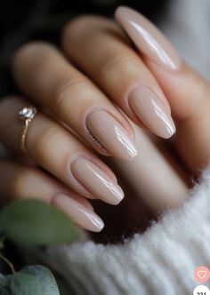 Nail Trend Fall 2024, Nail Ideas Nude Colors, Fall Nails Nude Colors, Fall Nude Nail Colors, Idee Nail Art, Fall Mani Pedi Combos, 2024 Fall Nail Trends, Elegant Fall Nails, Fall Matte Nails