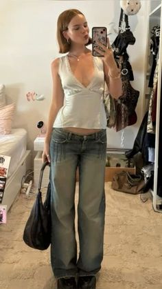 2000s Rom Com Outfits, L Word Outfits, Layered Outfits Summer, Tie Top Outfit, Outfit Layering Ideas, Fashion Mistakes, 10 Pounds, Outfits Fashion, Classy Women