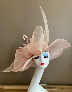 Pale Pink Wide brim sinamay hat with extra-large bow and feathers, elegant, light and comfortable to wear. Head size is about 22.5" unless otherwise requested. All hats include a sizing band to adjust for a comfortable fit.  Key Features: Wide brim Appr: 6-6.5" Head Grith Appr: 22.5" and adjustable to fit sizes smaller than 22.5" Crown Deep Appr: 4.5" Processing Time: 1-3 business days Warm tips:  ❤️Group discount on 3 or more pieces, please contact me for further information on group discount. Race Wedding, Ascot Horse Racing, Tea Hat, Sinamay Hat, Tea Hats, Barbie Hat, Large Brim Hat, Horse Races, Sinamay Hats