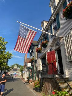 American flag, white building, cute street, Rhode Island, Newport Lana Summer, Americana Summer, Brindleton Bay, New England Summer, New England Usa, East Coast Beaches, England Summer