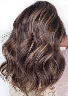 Long Hair Waves, Brown Hair Shades, Chocolate Brown Hair Color, Latest Hair Color, Medium Brown Hair, Brunette Balayage, Spring Hair Color, Hair Color Light Brown, Brunette Balayage Hair