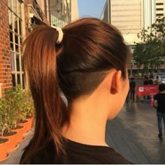 Undercut Hairstyles Women, Undercut Long Hair, Shaved Undercut, A Ponytail, Cut Her Hair, Scene Hair, Undercut Hairstyles, Shaved Hair