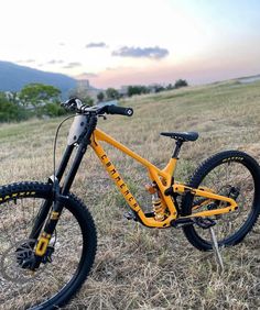 a yellow and black mountain bike sitting in the grass