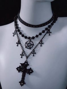 Unveil your dark, mystical allure with our Black Gothic Triple Layered Necklace. The necklace boasts a sophisticated triple-layered design, each chain meticulously crafted to fall at different lengths. The second layer is adorned with a prominent hexagram pendant. Complementing the hexagram, the third layer features cross pendants, embodying gothic influences. Male Steampunk, Steampunk Fashion Female, Triple Layer Necklace, Red Gothic, Steampunk Fashion Male, Performance Outfits, Punk Vintage, Steampunk Accessories, Gothic Accessories