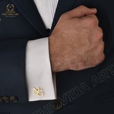 Make a lasting impression with these stylish and personalized cufflinks! They make perfect gifts for weddings, anniversaries, birthdays, or even as a special "Thank You"! Perfect Gift For Dad.Groomsmen Gift, Birthday Gift for Him, Anniversary Gift. A timeless and classic gift, these personalized cufflinks are expertly crafted from the finest stainless steel. They feature a custom engraving of your choice of name or initials. Each cufflink is unique to you, making this the perfect gift for that special someone in your life. Whether it's for your best man at a wedding, your dad for Father's Day, your groomsman, or your husband for an anniversary, these personalized cufflinks will make the perfect statement. Thank You❤💖 manschettenknöpfe personalisiert necklace for men Christmas gifts best f Cufflinks Men Classic, Best Man Proposal, Groomsmen Gifts Unique, Initial Cufflinks, Proposal Wedding, Custom Cufflinks, Groomsmen Proposal, Men Gifts