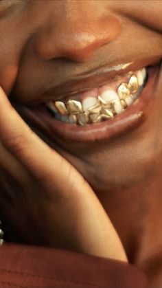 IG @majormyra   Film stills from “My Atl Smile” written by Myracle Gold Grillz Men, Teeth Jewels, Carter Aesthetic, Gold Tooth Cap, Grillz Teeth, Teeth Caps, Gold Grill, Diamond Teeth, Tooth Gems