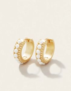 Midi Hoop Earrings - $32.00 Preppy Jewelry, Jewelry Accessories Ideas, Dope Jewelry, Jewelry Essentials, Classy Jewelry, Stacked Jewelry, Jewelry Lookbook, Girly Jewelry, Jewelry Inspo