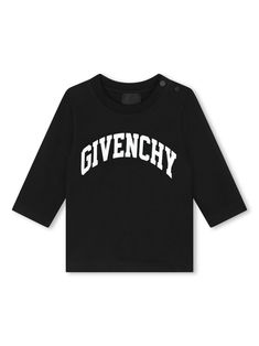 black/white cotton jersey texture logo print to the front logo print to the rear crew neck press-stud fastening at the shoulder long sleeves straight hem Sporty Long Sleeve T-shirt With Logo Print, Long Sleeve Logo Tops For Streetwear, Long Sleeve Tops With Logo For Streetwear, Long Sleeve Tops With Logo Detail For Streetwear, Fall Long Sleeve Sweatshirt With Logo Lettering, Black Sweatshirt With Logo Lettering For Fall, Fall Streetwear Tops With Logo Lettering, Black Long Sleeve Sweatshirt With Logo Lettering, Fall Season Streetwear Tops With Logo Lettering