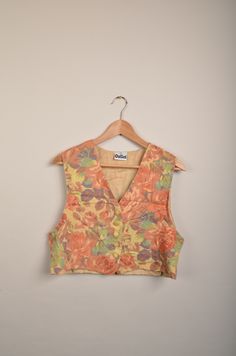 "vintage 90s flower spencer in great vintage condition. Size: 42 (see measurements) Measurements: - Chest(armpit to armpit: 47m(18.5\") - Length from the backside(Center bottom of the collar to center bottom of the garment): 42cm(16.5\") - Shoulder to shoulder: 34cm(13.3\") NOTE: Due to the age, clothing/items can shrink or it may be that the sizing from that time the item was made in, is not the same as the sizing in modern clothing and current sizes. Make sure you check our measurements first Retro V-neck Vest For Spring, Vintage V-neck Vest For Spring, 90s Style Sleeveless Vest For Spring, Spring Floral Print V-neck Vest, Retro V-neck Spring Vest, 90s Style Spring Vest, Spring V-neck Retro Vest, Retro Cotton Vest For Spring, Vintage V-neck Sweater Vest For Spring