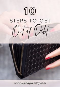 a woman's hand holding a black purse with the words 10 steps to get out of debt