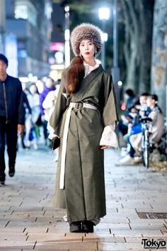 Japanese Kimono Coat, Little Sunny Bite, Kappa & Platform Sandals in Harajuku – Tokyo Fashion Hanfu Street Style, Winter Kimono Outfit, Traditional Japanese Outfit, Theatre Clothes, Style In Japan, Japanese Winter Fashion, Russian Fur Hat, Tokyo Fashion Street