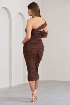 Whether you have a black-tie event or a baby shower on the agenda. our Cici maternity dress will make your attendance unforgettable. This asymmetric midi dress arrives in chocolate brown jersey with plenty of ruching to flatter your bump and new maternal curves. Cici also features a wide draped sleeve that gently falls across one arm. Features - Premium stretch jersey - Fully ruched - Bodycon fit - Asymmetric neckline - Single off-shoulder sleeve - Invisible zip closure - Split hemline - Midi le Brown Asymmetrical Party Dress, Asymmetrical Brown Party Dress, Formal Brown Ruched Midi Dress, Brown One-shoulder Midi Dress For Party, Brown Ruched Midi Dress For Date Night, Fitted Brown One Shoulder Midi Dress, Brown Ruched Midi Dress For Night Out, Club L London, Maternity Midi Dress