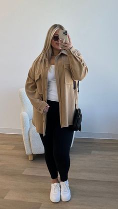 Casual Fall Outfits Outdoors, Women’s Fall Outfit Ideas, Mom Plus Size Outfits, Women’s Plus Size Fall Outfits, Plus Size Outfits Sneakers, Cute Fall Outfits For Plus Size Women, Fall Cute Casual Outfits, Fall Outfits For Chubby Girls, Esthetician Fits