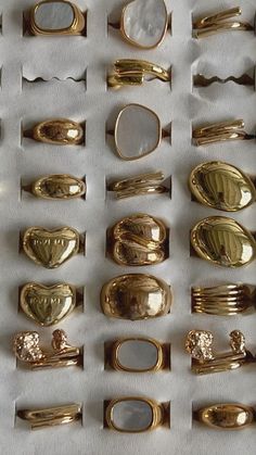 Rings Gold Chunky, Gold Jewelry Chunky, Jewellery Aesthetic Rings, Stacked Rings Aesthetic, Rings Chunky