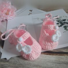 Baby shoes cotton crochet <3. First newborn shoes - Hand-picked by Surfersandyogis These adorable little knitted "shoes" looks cute and comfy on your little one. Available in many colors Cute Pink First Birthday Booties, Cute Pink Booties For First Birthday, Handmade White Closed Toe Booties, Cute Pink Handmade Booties, Cute Handmade Pink Booties, Handmade Cute Booties, Pink Crochet Round Toe Booties, Cute Closed Toe Booties For First Birthday, Pink Crochet Booties With Round Toe