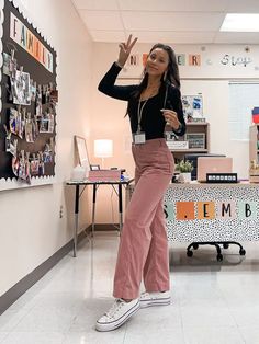 Stylish Spring 2024 Teacher Outfits: Chic, Comfortable Classroom Trends Headstart Teacher Outfits, Elementary School Teacher Outfits Summer, Teacher Outfits Simple, Teacher Outfits Long Sleeve, Teacher Pants Comfortable, Outfits To Wear As A Teacher, Latina Teacher Outfits, Teaching Outfits 2024